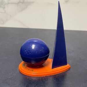 Vintage & RARE! 1939 World's Fair in NY, Salt & Pepper Set, Plastic